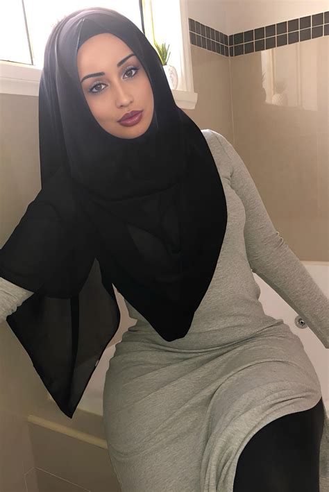 Hijab Porn Pics: Nude Women in Free Sex Photos 